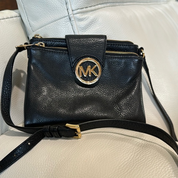Michael Kors Handbags - Authentic Leather Michael Kors crossbody bag.